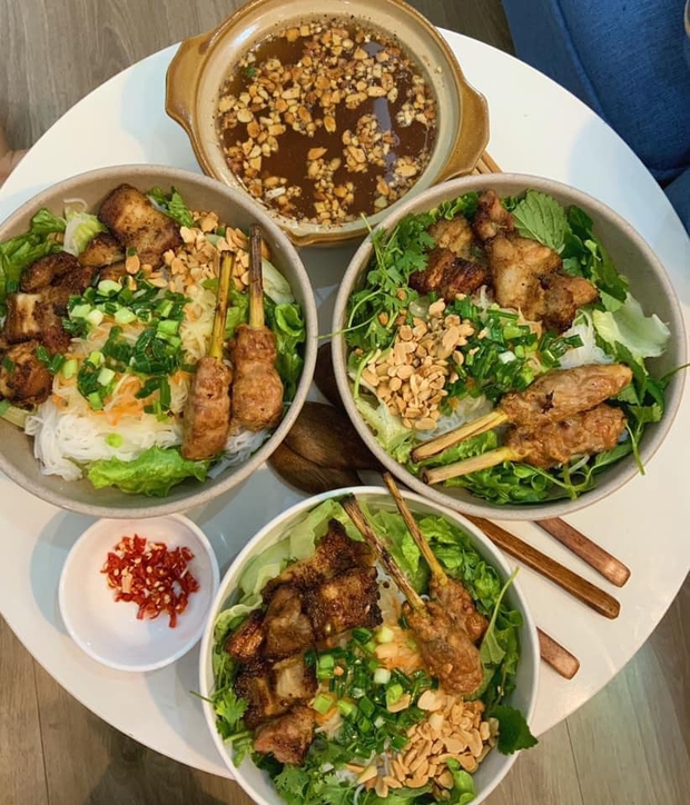 Lấy chồng mới chịu vào bếp, cô gái cho ra đời loạt mâm cơm dễ nấu mà ngon vô cùng - Ảnh 2. Lấy chồng mới chịu vào bếp, cô gái cho ra đời loạt mâm cơm dễ nấu mà ngon vô cùng - Ảnh 2.
