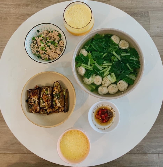Lấy chồng mới chịu vào bếp, cô gái cho ra đời loạt mâm cơm dễ nấu mà ngon vô cùng - Ảnh 3. Lấy chồng mới chịu vào bếp, cô gái cho ra đời loạt mâm cơm dễ nấu mà ngon vô cùng - Ảnh 3.