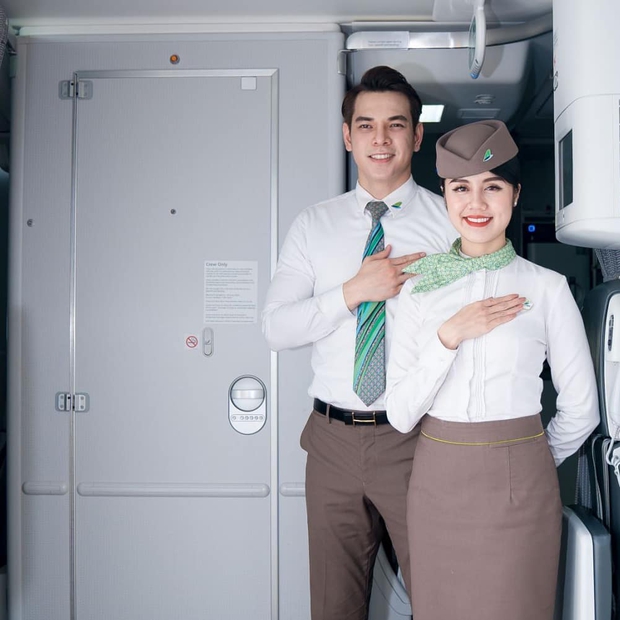 Không phải Vietnam Airlines, 1 hãng bay khác ở Việt Nam nổi tiếng tuyển tiếp viên cực gắt: Ngoại hình A+, tỷ lệ chọi cao muốn xỉu - Ảnh 3. Không phải Vietnam Airlines, 1 hãng bay khác ở Việt Nam nổi tiếng tuyển tiếp viên cực gắt: Ngoại hình A+, tỷ lệ chọi cao muốn xỉu - Ảnh 3.