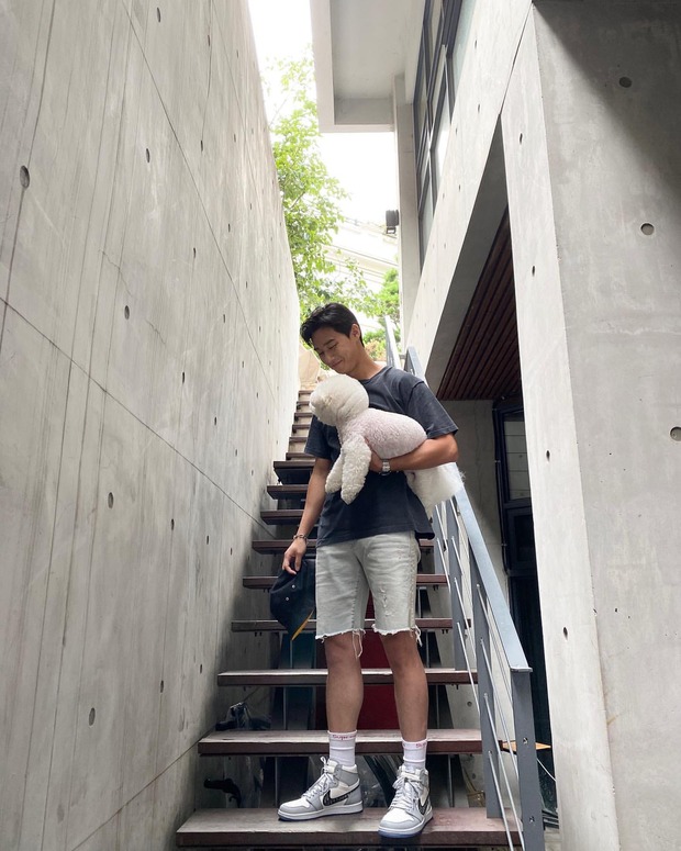 Gần 3 triệu người phát cuồng vì ảnh Park Seo Joon... ngồi ghế, tất cả chỉ dán mắt vào 1 bộ phận này của tài tử Captain Marvel - Ảnh 5. Gần 3 triệu người phát cuồng vì ảnh Park Seo Joon... ngồi ghế, tất cả chỉ dán mắt vào 1 bộ phận này của tài tử Captain Marvel - Ảnh 5.
