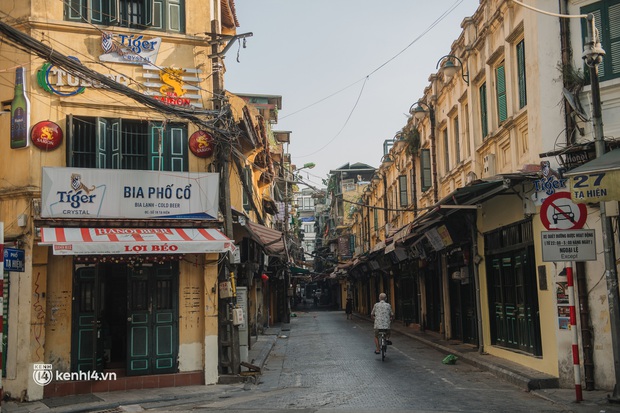 Những hình ảnh về Hà Nội sẽ khiến chúng ta nhớ mãi quãng thời gian này - khi cả thành phố căng mình chống dịch - Ảnh 4.
