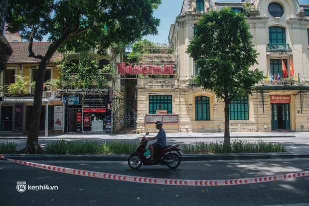Những hình ảnh về Hà Nội sẽ khiến chúng ta nhớ mãi quãng thời gian này - khi cả thành phố căng mình chống dịch - Ảnh 7.