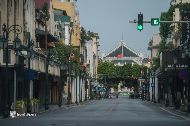 Những hình ảnh về Hà Nội sẽ khiến chúng ta nhớ mãi quãng thời gian này - khi cả thành phố căng mình chống dịch - Ảnh 13.