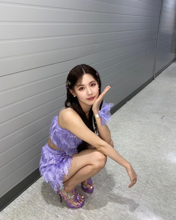Khung hình khiến Knet choáng váng: Taeyeon hack tuổi đỉnh cao, cùng thành viên hụt BLACKPINK tạo nên combo visual thần tiên - Ảnh 4. Khung hình khiến Knet choáng váng: Taeyeon hack tuổi đỉnh cao, cùng thành viên hụt BLACKPINK tạo nên combo visual thần tiên - Ảnh 4.