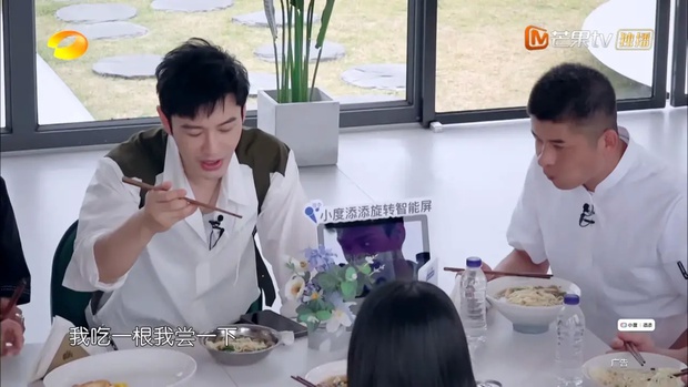 Bắt chước Dương Mịch ăn 1 sợi mỳ để giảm cân, Huỳnh Hiểu Minh bị đàn chị mắng te tua ngay trên sóng truyền hình - Ảnh 3.