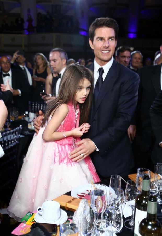 Suri Cruise: Ái nữ gia thế khủng hot nhất Hollywood hóa công chúa bị Tom Cruise bỏ rơi 9 năm, màn dậy thì khiến bao người á ố - Ảnh 3.