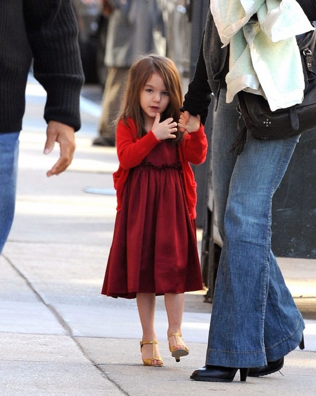 Suri Cruise: Ái nữ gia thế khủng hot nhất Hollywood hóa công chúa bị Tom Cruise bỏ rơi 9 năm, màn dậy thì khiến bao người á ố - Ảnh 11.