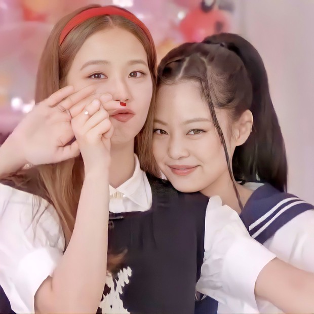 Livestream kỷ niệm debut hóa tiệc visual của BLACKPINK: Lisa và Jisoo tóc mới gây bão, ai dè Rosé rực rỡ như công chúa lấn át - Ảnh 3. Livestream kỷ niệm debut hóa tiệc visual của BLACKPINK: Lisa và Jisoo tóc mới gây bão, ai dè Rosé rực rỡ như công chúa lấn át - Ảnh 3.