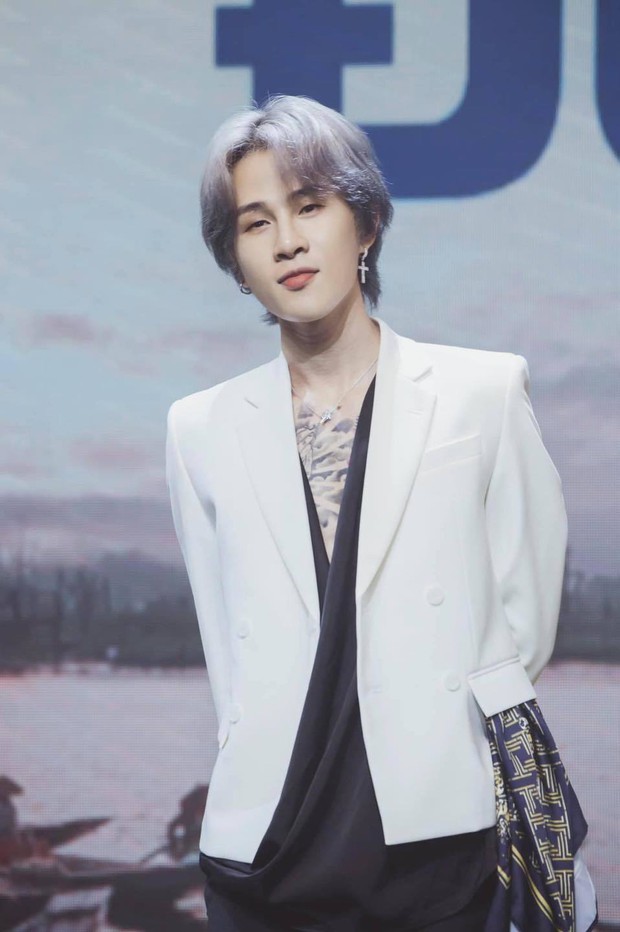 Hot lại clip khiến Jack bị chỉ trích thái độ ngôi sao khi đi xe vào giữa sự kiện bất chấp đàn anh phải đi bộ, ekip phản ứng thế nào? - Ảnh 5. Hot lại clip khiến Jack bị chỉ trích thái độ ngôi sao khi đi xe vào giữa sự kiện bất chấp đàn anh phải đi bộ, ekip phản ứng thế nào? - Ảnh 5.