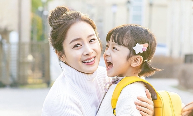 Từng có sao nhí phải chuyển giới ở phim Hàn, từ bé trai sang làm con gái Kim Tae Hee cực mượt - Ảnh 1.