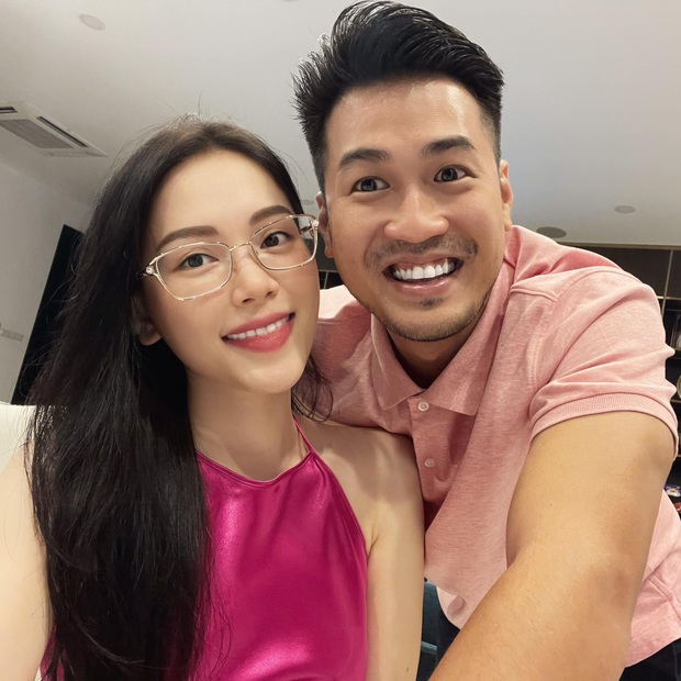 Linh Rin xinh đẹp ngọt lịm đón sinh nhật bên Phillip Nguyễn, nhìn đôi trẻ rạng rỡ quấn quít cứ như vợ chồng son - Ảnh 3. Linh Rin xinh đẹp ngọt lịm đón sinh nhật bên Phillip Nguyễn, nhìn đôi trẻ rạng rỡ quấn quít cứ như vợ chồng son - Ảnh 3.