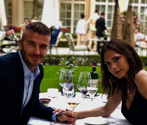 David Beckham gây sốt MXH: 20 năm rồi vẫn sẵn sàng quỳ gối làm cho bà xã điều này, bảo sao được gọi là ông chồng quốc dân - Ảnh 7.