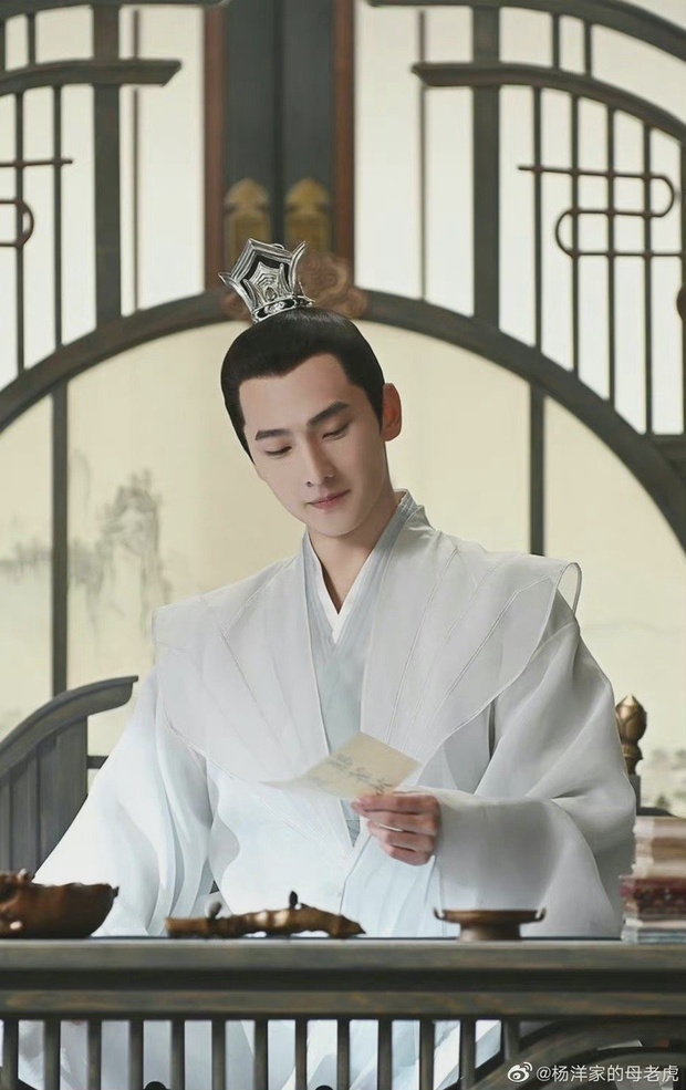 Dương Dương - Triệu Lộ Tư vừa lộ hint hẹn hò đã tung nóng poster mới, netizen cà khịa: Á à trà xanh lại chơi chiêu đó ư? - Ảnh 2. Dương Dương - Triệu Lộ Tư vừa lộ hint hẹn hò đã tung nóng poster mới, netizen cà khịa: Á à trà xanh lại chơi chiêu đó ư? - Ảnh 2.
