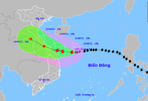Bão số 5 giật cấp 13 di chuyển nhanh hướng vào đất liền, cảnh báo đợt mưa to đến rất to ở các tỉnh miền Trung - Ảnh 1. Bão số 5 giật cấp 13 di chuyển nhanh hướng vào đất liền, cảnh báo đợt mưa to đến rất to ở các tỉnh miền Trung - Ảnh 1.