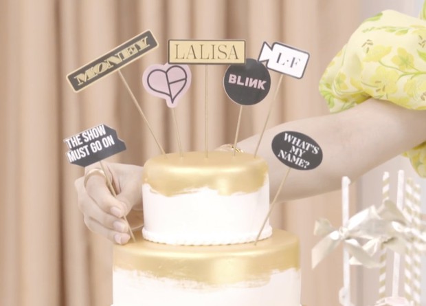 Lisa (BLACKPINK) livestream ra mắt solo: Bánh bèo xinh rụng rời, mái tóc tiền tỷ và bộ váy điệu đà tôn trọn vẹn visual - Ảnh 10.