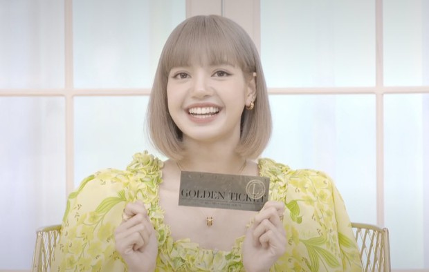 Lisa (BLACKPINK) livestream ra mắt solo: Bánh bèo xinh rụng rời, mái tóc tiền tỷ và bộ váy điệu đà tôn trọn vẹn visual - Ảnh 7.