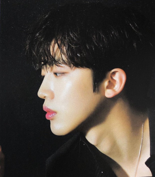 Không phải V (BTS) hay Sehun (EXO), nam thần thế hệ mới này mới là chuẩn mực dao kéo mũi của cánh mày râu Hàn Quốc - Ảnh 5. Không phải V (BTS) hay Sehun (EXO), nam thần thế hệ mới này mới là chuẩn mực dao kéo mũi của cánh mày râu Hàn Quốc - Ảnh 5.