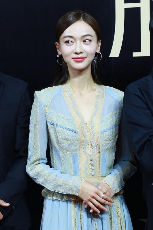 Angela Baby, Nhiệt Ba... cũng không lộ body siêu gầy như diễn viên này, nhìn vào thôi đã thấy xót ruột! - Ảnh 7. Angela Baby, Nhiệt Ba... cũng không lộ body siêu gầy như diễn viên này, nhìn vào thôi đã thấy xót ruột! - Ảnh 7.
