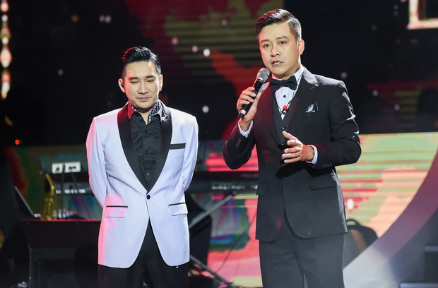 Tuấn Hưng đáp trả cực gắt khi bị netizen cà khịa livestream để khoe mic: Ở dưới đất chui lên hả em? - Ảnh 4. Tuấn Hưng đáp trả cực gắt khi bị netizen cà khịa livestream để khoe mic: Ở dưới đất chui lên hả em? - Ảnh 4.