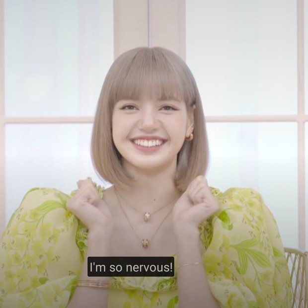 Lisa đắp vàng lên người, visual nổi bần bật trong ngày ra mắt solo, kể chuyện BLACKPINK đến tận phim trường thức tới sáng để ủng hộ - Ảnh 5. Lisa đắp vàng lên người, visual nổi bần bật trong ngày ra mắt solo, kể chuyện BLACKPINK đến tận phim trường thức tới sáng để ủng hộ - Ảnh 5.