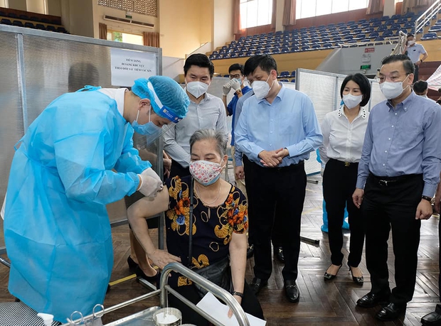 Hà Nội xét nghiệm 100% người dân sẽ lãng phí - Bộ trưởng Bộ Y tế lý giải như thế nào? - Ảnh 1. Hà Nội xét nghiệm 100% người dân sẽ lãng phí - Bộ trưởng Bộ Y tế lý giải như thế nào? - Ảnh 1.