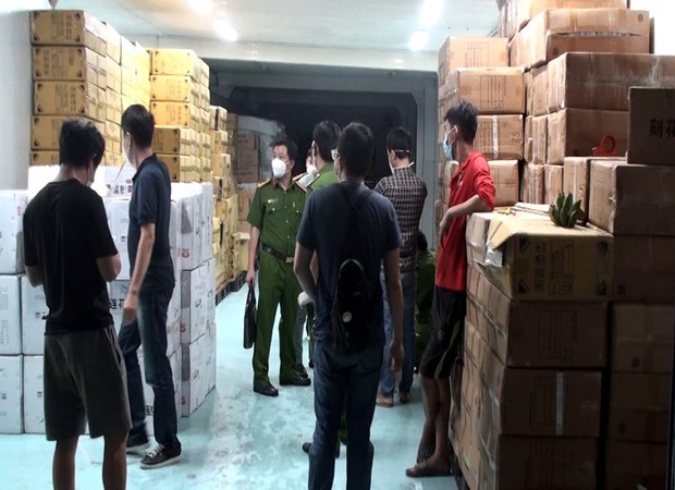 TP.HCM: Bắt giữ 9.600 hộp thuốc dùng điều trị COVID-19 nhập lậu - Ảnh 1. TP.HCM: Bắt giữ 9.600 hộp thuốc dùng điều trị COVID-19 nhập lậu - Ảnh 1.