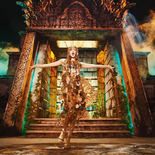 Ai mà ngờ Lisa than nghèo kể khổ một thời lại tung MV solo sang chảnh bậc nhất BLACPINK! - Ảnh 2. Ai mà ngờ Lisa than nghèo kể khổ một thời lại tung MV solo sang chảnh bậc nhất BLACPINK! - Ảnh 2.