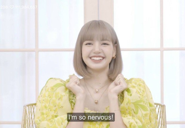 Lisa có màn xả vai khiến fan hú hồn: Lên hình là bánh bèo chúa, tan làm lại thành boy nổi loạn khi gặp Rosé - Ảnh 2. Lisa có màn xả vai khiến fan hú hồn: Lên hình là bánh bèo chúa, tan làm lại thành boy nổi loạn khi gặp Rosé - Ảnh 2.