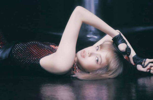 Bộ ảnh với nhiều tạo hình chưa được hé lộ trong MV của Lisa: Tự tin vén mái cực độc đáo, nghi sẽ có thêm MV mới? - Ảnh 11. Bộ ảnh với nhiều tạo hình chưa được hé lộ trong MV của Lisa: Tự tin vén mái cực độc đáo, nghi sẽ có thêm MV mới? - Ảnh 11.