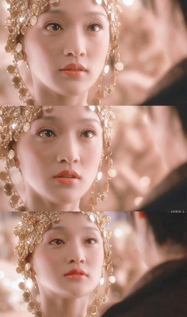 Phát hiện bộ cánh dát vàng của Lisa trong MV mới là hàng mượn từ một đại hoa đán nổi tiếng xứ Trung? - Ảnh 5. Phát hiện bộ cánh dát vàng của Lisa trong MV mới là hàng mượn từ một đại hoa đán nổi tiếng xứ Trung? - Ảnh 5.