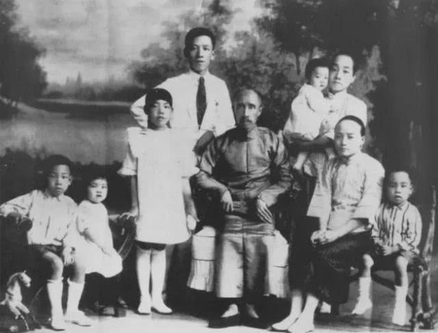 Chuyện ít người biết về dòng dõi quý tộc bậc nhất Trung Quốc: 17 đời sống trong nhung lụa, con cháu toàn người xuất chúng ai nhìn cũng ngưỡng mộ - Ảnh 1. Chuyện ít người biết về dòng dõi quý tộc bậc nhất Trung Quốc: 17 đời sống trong nhung lụa, con cháu toàn người xuất chúng ai nhìn cũng ngưỡng mộ - Ảnh 1.