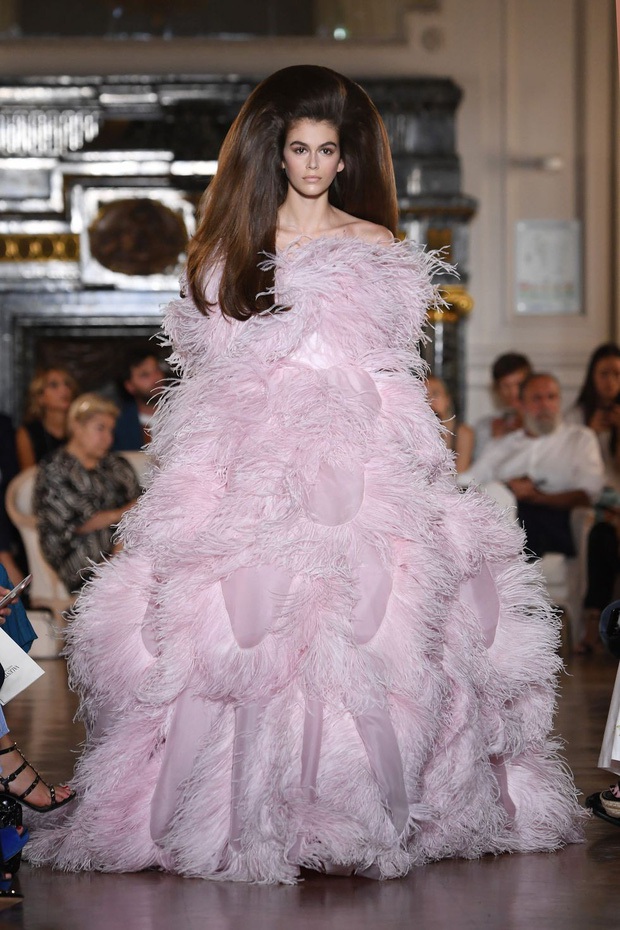 Kaia Gerber: Con gái siêu mẫu đắt giá nhất hành tinh, tỷ lệ cơ thể 7,5 đầu gây choáng và một rổ thành tích hất cẳng nhiều chân dài cùng thời - Ảnh 21. Kaia Gerber: Con gái siêu mẫu đắt giá nhất hành tinh, tỷ lệ cơ thể 7,5 đầu gây choáng và một rổ thành tích hất cẳng nhiều chân dài cùng thời - Ảnh 21.