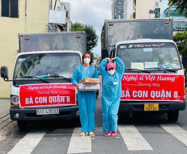 NS Việt Hương lên tiếng sau sự cố bị ném gạch vào nhà, thông báo lý do dừng làm từ thiện sau 4 ngày nữa! - Ảnh 5. NS Việt Hương lên tiếng sau sự cố bị ném gạch vào nhà, thông báo lý do dừng làm từ thiện sau 4 ngày nữa! - Ảnh 5.