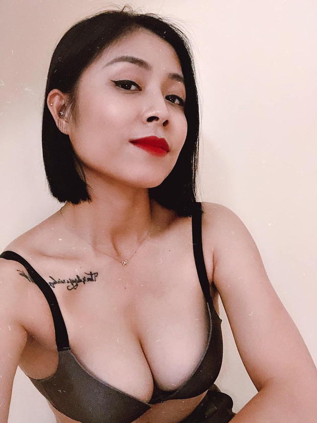 Tìm ra cô MC bốc lửa nhất VTV: Xử mốt no bra ngon lành, hình xăm siêu to thể hiện tính cách bão bùng - Ảnh 11. Tìm ra cô MC bốc lửa nhất VTV: Xử mốt no bra ngon lành, hình xăm siêu to thể hiện tính cách bão bùng - Ảnh 11.