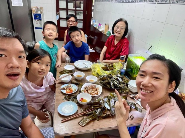 Gia đình 8 F0: Bố chồng chơi lớn hứa sinh 1 con tặng 1 căn nhà, con dâu làm luôn... 4 cháu! - Ảnh 2. Gia đình 8 F0: Bố chồng chơi lớn hứa sinh 1 con tặng 1 căn nhà, con dâu làm luôn... 4 cháu! - Ảnh 2.