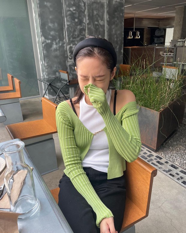 Jennie dù gì vẫn là con gái Á Đông, đu trend cỡ nào cũng không dám hở bạo quá đâu! - Ảnh 5. Jennie dù gì vẫn là con gái Á Đông, đu trend cỡ nào cũng không dám hở bạo quá đâu! - Ảnh 5.