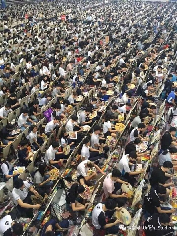Hình ảnh khắc nghiệt đáng sợ khi thi vào các trường nghệ thuật ở Trung Quốc, tỉ lệ chọi lên đến 1:406 - Ảnh 1. Hình ảnh khắc nghiệt đáng sợ khi thi vào các trường nghệ thuật ở Trung Quốc, tỉ lệ chọi lên đến 1:406 - Ảnh 1.
