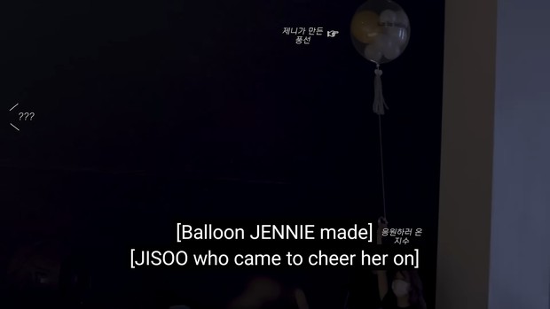 Hậu trường MV của Lisa bị BLACKPINK giật hết spotlight: Jisoo nhí nhố, Rosé phấn khích hơn cả chính chủ, Jennie ở đâu? - Ảnh 10. Hậu trường MV của Lisa bị BLACKPINK giật hết spotlight: Jisoo nhí nhố, Rosé phấn khích hơn cả chính chủ, Jennie ở đâu? - Ảnh 10.