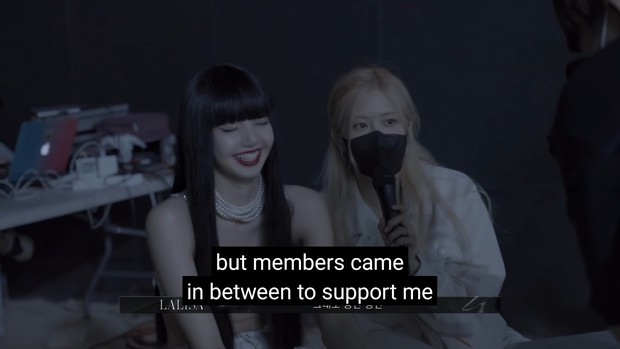 Hậu trường MV của Lisa bị BLACKPINK giật hết spotlight: Jisoo nhí nhố, Rosé phấn khích hơn cả chính chủ, Jennie ở đâu? - Ảnh 11. Hậu trường MV của Lisa bị BLACKPINK giật hết spotlight: Jisoo nhí nhố, Rosé phấn khích hơn cả chính chủ, Jennie ở đâu? - Ảnh 11.