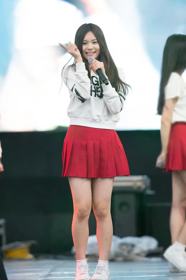 Nữ tân binh 2k3 gây tranh cãi về vóc dáng lệch tiêu chuẩn idol, netizen lập tức bảo vệ: Thời của idol chubby đến rồi, giọng hát lại còn hay! - Ảnh 10. Nữ tân binh 2k3 gây tranh cãi về vóc dáng lệch tiêu chuẩn idol, netizen lập tức bảo vệ: Thời của idol chubby đến rồi, giọng hát lại còn hay! - Ảnh 10.