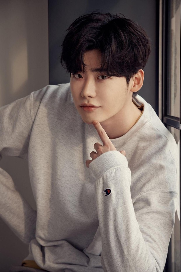 Lộ ảnh cưới Lee Jong Suk - Yoona ở hậu trường phim, hình mờ căm nhưng chưa gì đã xứng đôi quá rồi! - Ảnh 4.