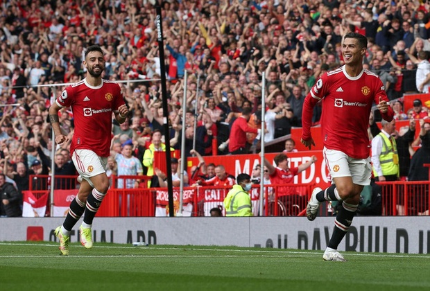 Ảnh cận cảnh Ronaldo ghi bàn ngay ở trận ra mắt MU - Ảnh 5. Ảnh cận cảnh Ronaldo ghi bàn ngay ở trận ra mắt MU - Ảnh 5.