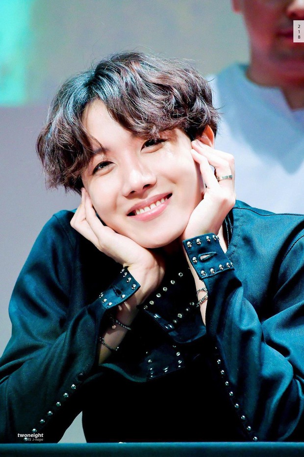 BTS tiết lộ lịch sử hẹn hò trắc trở: J-Hope day dứt không quên tình cũ, Jungkook chia tay vì… lười đi chơi - Ảnh 7. BTS tiết lộ lịch sử hẹn hò trắc trở: J-Hope day dứt không quên tình cũ, Jungkook chia tay vì… lười đi chơi - Ảnh 7.