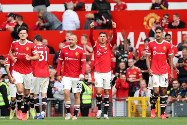 Ảnh cận cảnh Ronaldo ghi bàn ngay ở trận ra mắt MU - Ảnh 8. Ảnh cận cảnh Ronaldo ghi bàn ngay ở trận ra mắt MU - Ảnh 8.