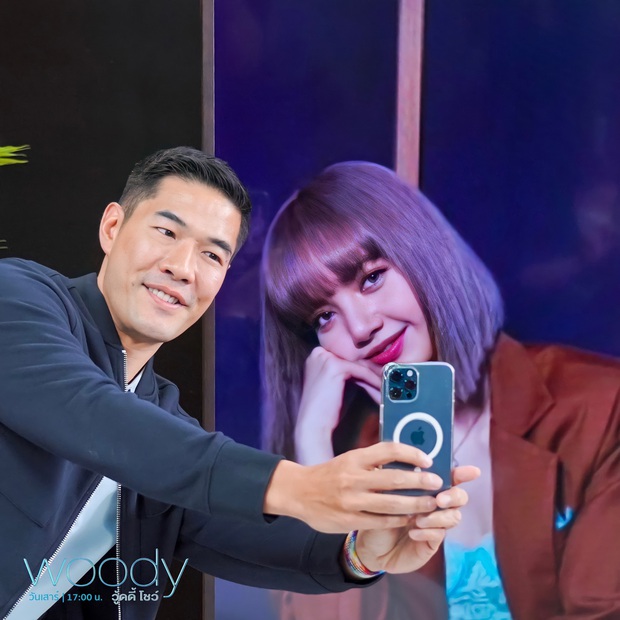 Lisa tự bóc lỗi phản lực hút Trái Đất trên poster rồi đổ vỏ sang designer, phản ứng ra sao khi fan cho đu dây đi khắp thế giới? - Ảnh 4. Lisa tự bóc lỗi phản lực hút Trái Đất trên poster rồi đổ vỏ sang designer, phản ứng ra sao khi fan cho đu dây đi khắp thế giới? - Ảnh 4.