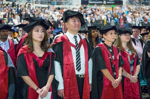 Góc khuất ẩn sau danh tiếng nền giáo dục tốt nhất thế giới của Nhật Bản: Tiến sĩ cũng đói việc, nghèo thu nhập - Ảnh 1.