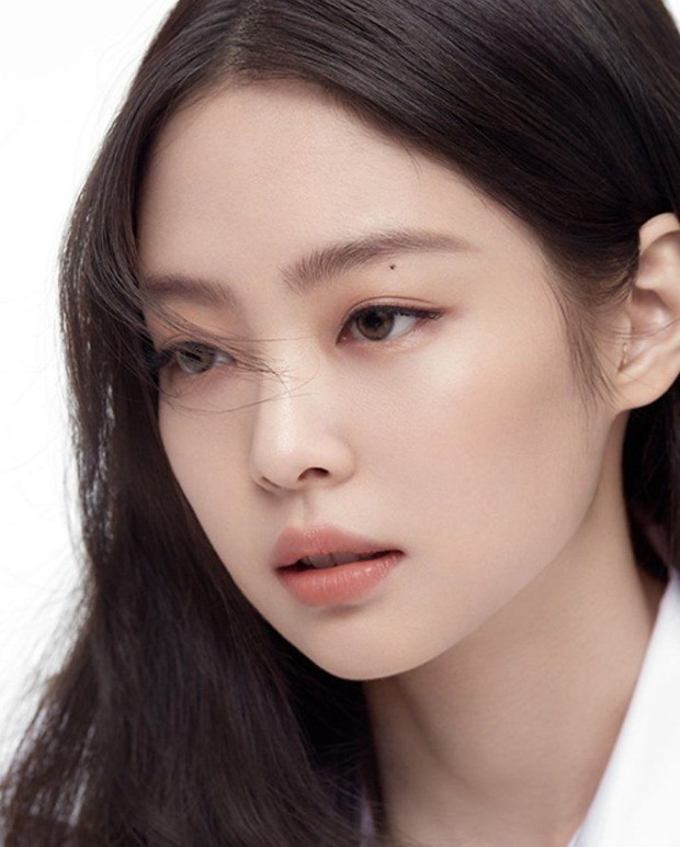 Tại sao gương mặt Jennie lại thu hút và được nhiều người muốn dao kéo để giống cô đến thế? - Ảnh 1. Tại sao gương mặt Jennie lại thu hút và được nhiều người muốn dao kéo để giống cô đến thế? - Ảnh 1.