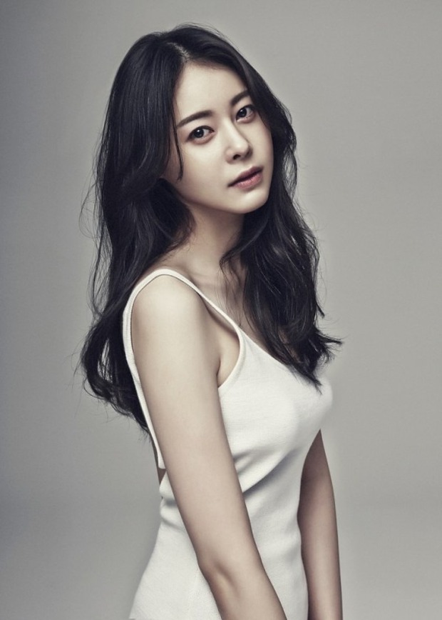 Tiểu Kim Tae Hee (Hoàng Cung) bỗng có động thái bất ngờ lúc loạt sao nam lọt vào vòng nghi vấn gạ cô lên giường - Ảnh 2.