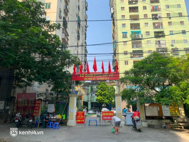 Hà Nội phong tỏa tòa chung cư A5 Đền Lừ II sau khi ghi nhận 1 F0 chưa rõ nguồn lây - Ảnh 1. Hà Nội phong tỏa tòa chung cư A5 Đền Lừ II sau khi ghi nhận 1 F0 chưa rõ nguồn lây - Ảnh 1.