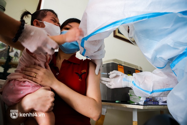 TP.HCM: Thăm khám và tiêm vaccine tận nhà cho thai phụ và người già yếu, di chuyển khó khăn - Ảnh 3. TP.HCM: Thăm khám và tiêm vaccine tận nhà cho thai phụ và người già yếu, di chuyển khó khăn - Ảnh 3.